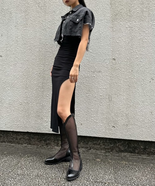 LVEU.(ラブユ.)の「【LVEU.】ショートダメージデニムベスト / トップス アウター デニム ベスト 半袖 ノースリーブ ショート クロップド ダメージ ヴィンテージ 色落ち ブラック(ベスト・レディース・ブラック・FREE)」の3枚目の写真