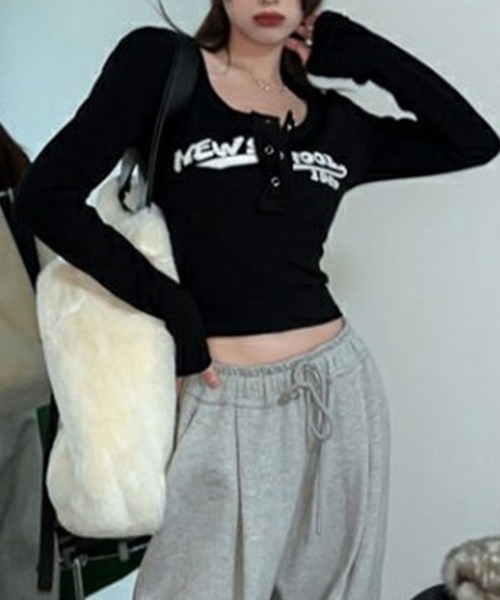 GLAMOROUS JANE(グラマラスジェーン)の「テレコヘンリーネッククロップド丈プリントロンT(Tシャツ/カットソー・レディース・ブラック/アイボリー・FREE)」の11枚目の写真
