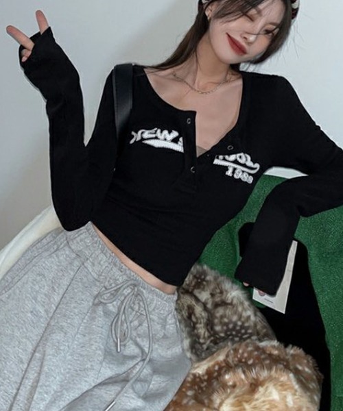 GLAMOROUS JANE(グラマラスジェーン)の「テレコヘンリーネッククロップド丈プリントロンT(Tシャツ/カットソー・レディース・ブラック/アイボリー・FREE)」の12枚目の写真