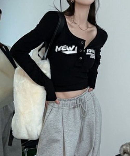 GLAMOROUS JANE(グラマラスジェーン)の「テレコヘンリーネッククロップド丈プリントロンT(Tシャツ/カットソー・レディース・ブラック/アイボリー・FREE)」の13枚目の写真