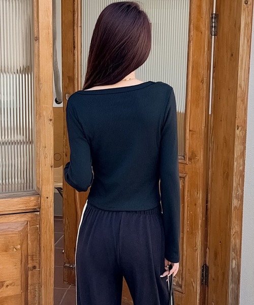 GLAMOROUS JANE(グラマラスジェーン)の「テレコヘンリーネッククロップド丈プリントロンT(Tシャツ/カットソー・レディース・ブラック/アイボリー・FREE)」の22枚目の写真