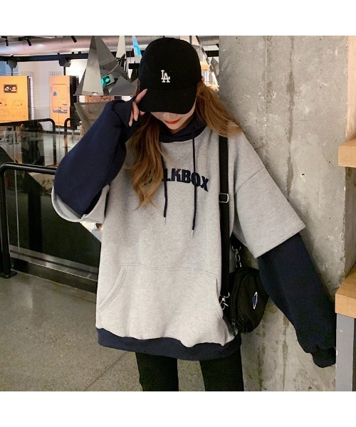 NinaetLina（ニナエリナ）の「裏起毛フェイクレイヤードプルパーカー（パーカー・レディース・ベージュ/ネイビー/グレー・XL/M/L）」の2枚目の写真