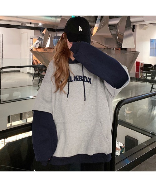 NinaetLina（ニナエリナ）の「裏起毛フェイクレイヤードプルパーカー（パーカー・レディース・ベージュ/ネイビー/グレー・XL/M/L）」の5枚目の写真