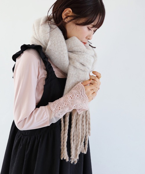 Crisp（クリスプ）の「ボリュームフリンジマフラー（マフラー・レディース・ピンク/グリーン/ブルー/アイボリー/ブラウン・FREE）」の3枚目の写真