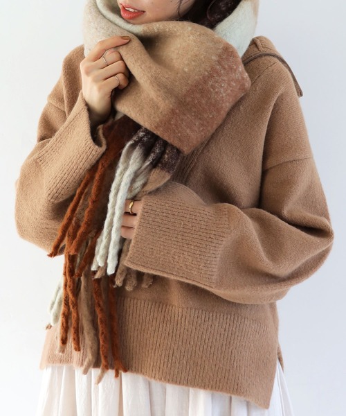 Crisp（クリスプ）の「ボリュームフリンジマフラー（マフラー・レディース・ピンク/グリーン/ブルー/アイボリー/ブラウン・FREE）」の2枚目の写真