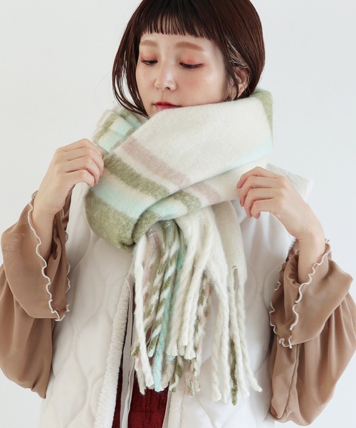 Crisp（クリスプ）の「ボリュームフリンジマフラー（マフラー・レディース・ピンク/グリーン/ブルー/アイボリー/ブラウン・FREE）」の11枚目の写真