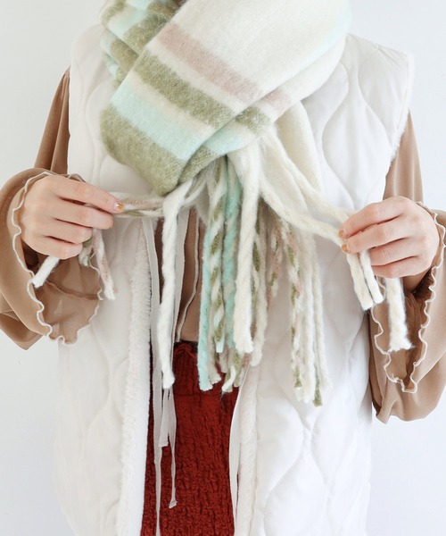 Crisp（クリスプ）の「ボリュームフリンジマフラー（マフラー・レディース・ピンク/グリーン/ブルー/アイボリー/ブラウン・FREE）」の13枚目の写真