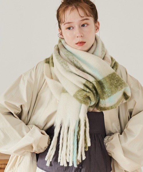Crisp（クリスプ）の「ボリュームフリンジマフラー（マフラー・レディース・ピンク/グリーン/ブルー/アイボリー/ブラウン・FREE）」の7枚目の写真