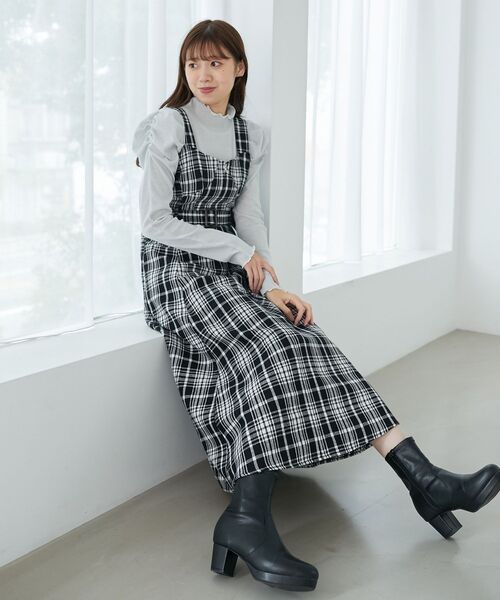 MAJESTIC LEGON(マジェスティックレゴン)の「Ladyライクパワショルトップス(Tシャツ/カットソー・レディース・ブラック/ピンク/オフホワイト・MEDIUM)」の4枚目の写真