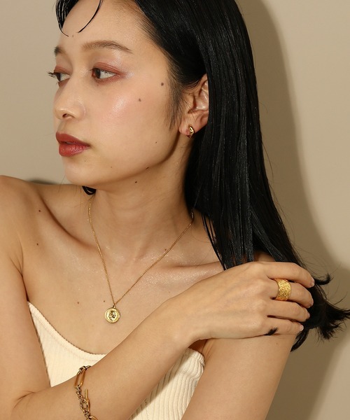 voov（ブーブ）の「【金属アレルギー対応】ヴィンテージ風 ボリューム サージカルステンレス リング 太め（リング・レディース・シルバー/ゴールド・11号/13号）」の9枚目の写真