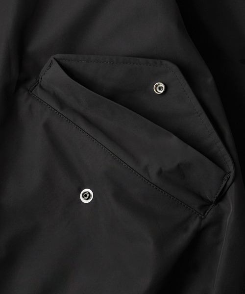 MONO-MART（モノマート）の「3レイヤーオーバーサイズナイロンマウンテンパーカー/撥水/防風/3層構造（マウンテンパーカー・メンズ・ブラック/チャコール・S/M/L）」の9枚目の写真