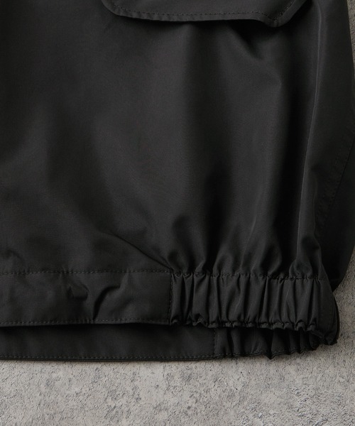 MONO-MART（モノマート）の「3レイヤーオーバーサイズナイロンマウンテンパーカー/撥水/防風/3層構造（マウンテンパーカー・メンズ・ブラック/チャコール・S/M/L）」の8枚目の写真