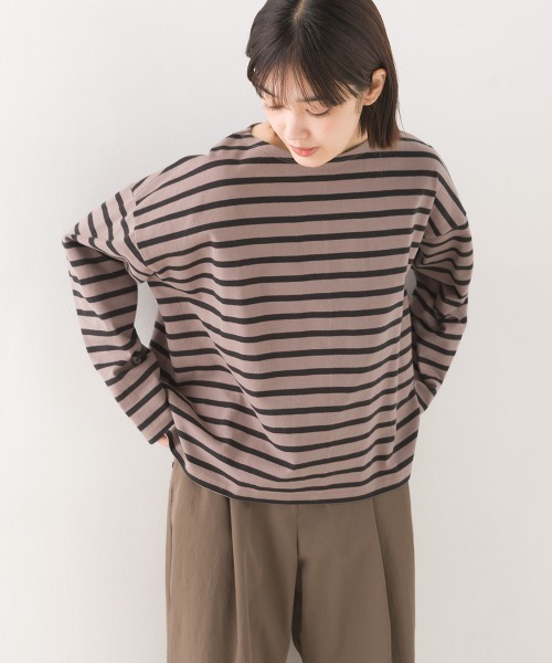 OMNES(オムネス)の「10番単ボーダーワイドシルエットスリット長袖Tシャツ(Tシャツ/カットソー・レディース・ホワイト系その他3/ホワイト系その他/ホワイト×ブラック/ホワイト系その他4/ホワイト系その他2/ネイビー×ホワイト/ブラウン系その他/ベージュ系その他・FREE)」の6枚目の写真