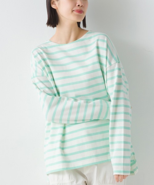 OMNES(オムネス)の「10番単ボーダーワイドシルエットスリット長袖Tシャツ(Tシャツ/カットソー・レディース・ホワイト系その他3/ホワイト系その他/ホワイト×ブラック/ホワイト系その他4/ホワイト系その他2/ネイビー×ホワイト/ブラウン系その他/ベージュ系その他・FREE)」の21枚目の写真