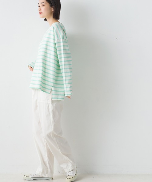 OMNES(オムネス)の「10番単ボーダーワイドシルエットスリット長袖Tシャツ(Tシャツ/カットソー・レディース・ホワイト系その他3/ホワイト系その他/ホワイト×ブラック/ホワイト系その他4/ホワイト系その他2/ネイビー×ホワイト/ブラウン系その他/ベージュ系その他・FREE)」の22枚目の写真