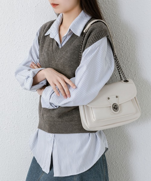 LA VORAGINE(ラ ヴォラジネ)の「フェイクレザー 2wayスクエアショルダーバッグ(ショルダーバッグ・レディース・ブラック/アイボリー・FREE)」の1枚目の写真