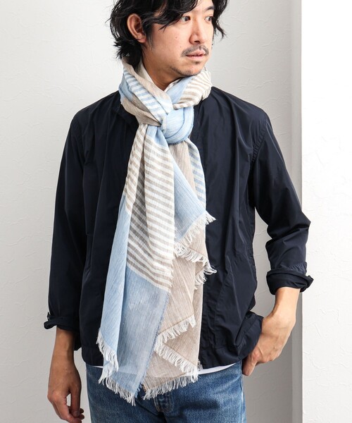 NOLLEY'S goodman(ノーリーズグッドマン)の「リネンコットンボーダーストール イタリア製 大判(ストール/ショール・メンズ・ブルー系その他/ネイビー・FREE)」の2枚目の写真