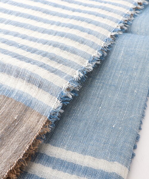 NOLLEY'S goodman(ノーリーズグッドマン)の「リネンコットンボーダーストール イタリア製 大判(ストール/ショール・メンズ・ブルー系その他/ネイビー・FREE)」の3枚目の写真