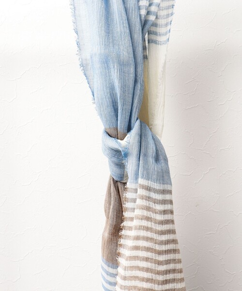 NOLLEY'S goodman(ノーリーズグッドマン)の「リネンコットンボーダーストール イタリア製 大判(ストール/ショール・メンズ・ブルー系その他/ネイビー・FREE)」の6枚目の写真