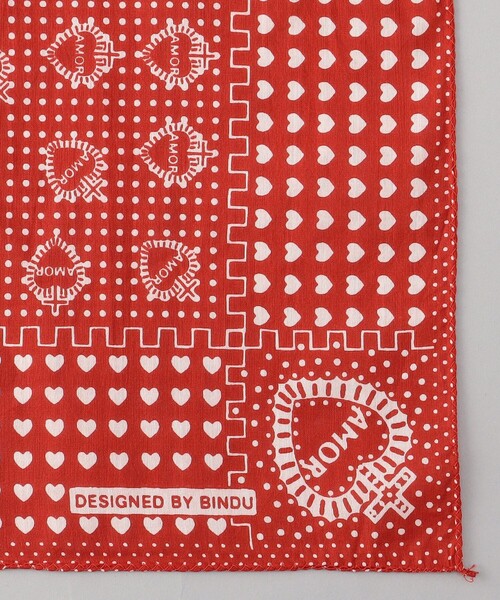 FREAK'S STORE(フリークスストア)の「Bindu/ビンドゥー Amor Bandana/アモールプリントバンダナ(バンダナ/スカーフ・レディース・レッド/ブラック・ONE SIZE)」の3枚目の写真