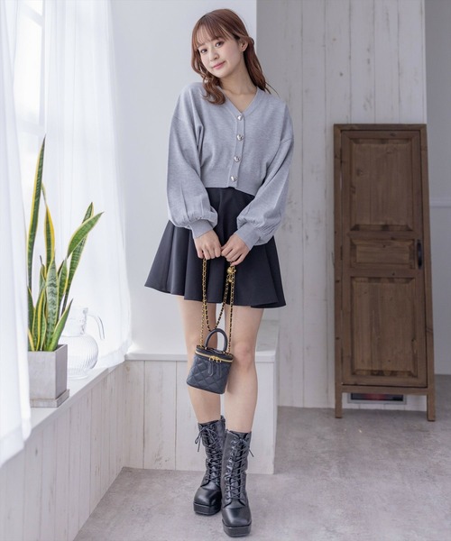 clear(クリア)の「ハートボタンVネックニットカーディガン(カーディガン/ボレロ・レディース・ブラック/ピンクベージュ/グレイッシュベージュ/杢グレー/オフホワイト・F)」の19枚目の写真