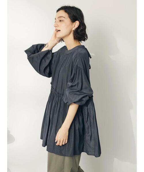 CRAFT STANDARD BOUTIQUE（クラフトスタンダードブティック）の「後リボン切替ギャザーチュニックブラウス（チュニック・レディース・ブルー/チャコールグレー/ライトベージュ・FREE）」の11枚目の写真