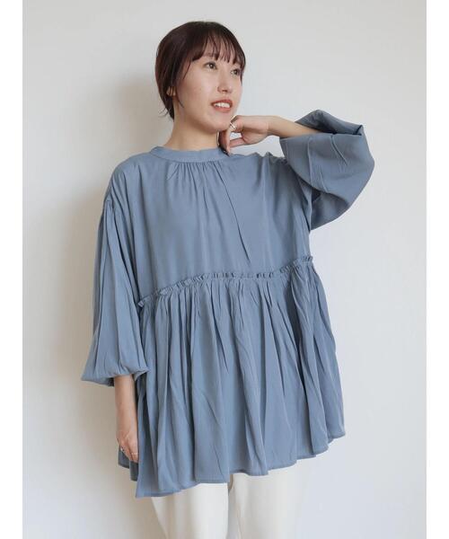 CRAFT STANDARD BOUTIQUE（クラフトスタンダードブティック）の「後リボン切替ギャザーチュニックブラウス（チュニック・レディース・ブルー/チャコールグレー/ライトベージュ・FREE）」の5枚目の写真