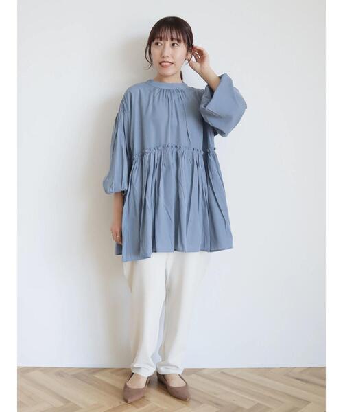 CRAFT STANDARD BOUTIQUE（クラフトスタンダードブティック）の「後リボン切替ギャザーチュニックブラウス（チュニック・レディース・ブルー/チャコールグレー/ライトベージュ・FREE）」の6枚目の写真