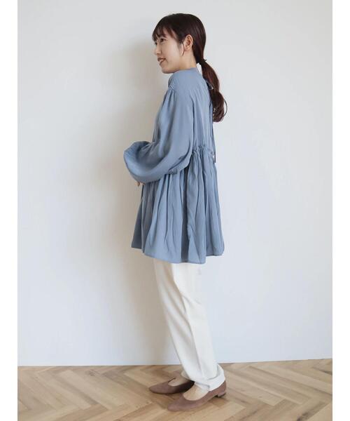 CRAFT STANDARD BOUTIQUE（クラフトスタンダードブティック）の「後リボン切替ギャザーチュニックブラウス（チュニック・レディース・ブルー/チャコールグレー/ライトベージュ・FREE）」の7枚目の写真