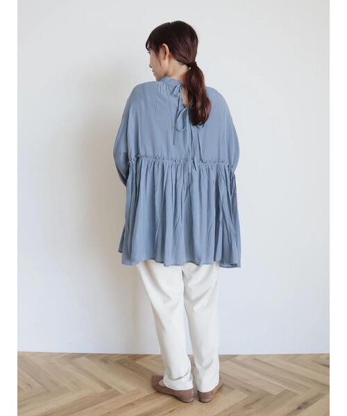 CRAFT STANDARD BOUTIQUE（クラフトスタンダードブティック）の「後リボン切替ギャザーチュニックブラウス（チュニック・レディース・ブルー/チャコールグレー/ライトベージュ・FREE）」の8枚目の写真