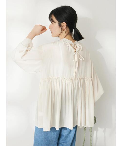 CRAFT STANDARD BOUTIQUE（クラフトスタンダードブティック）の「後リボン切替ギャザーチュニックブラウス（チュニック・レディース・ブルー/チャコールグレー/ライトベージュ・FREE）」の15枚目の写真