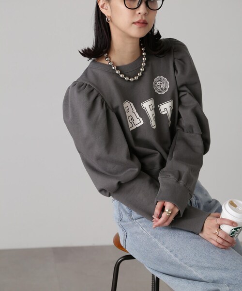 FREE'S MART(フリーズマート)の「カレッジロゴジゴスリーブショート丈スウェット(スウェット・レディース・ブラック/ホワイト系その他・FREE)」の2枚目の写真