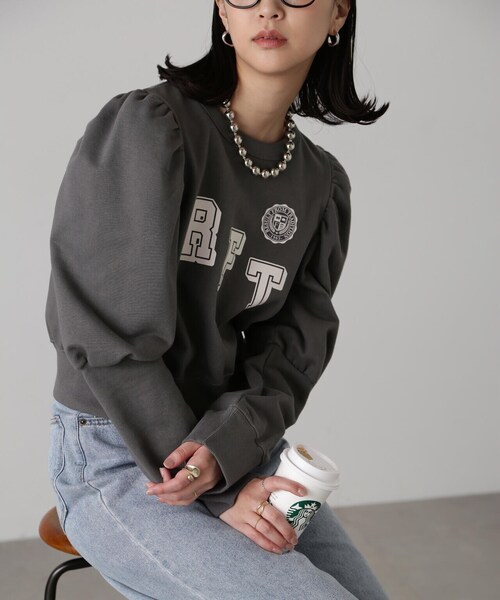 FREE'S MART(フリーズマート)の「カレッジロゴジゴスリーブショート丈スウェット(スウェット・レディース・ブラック/ホワイト系その他・FREE)」の4枚目の写真