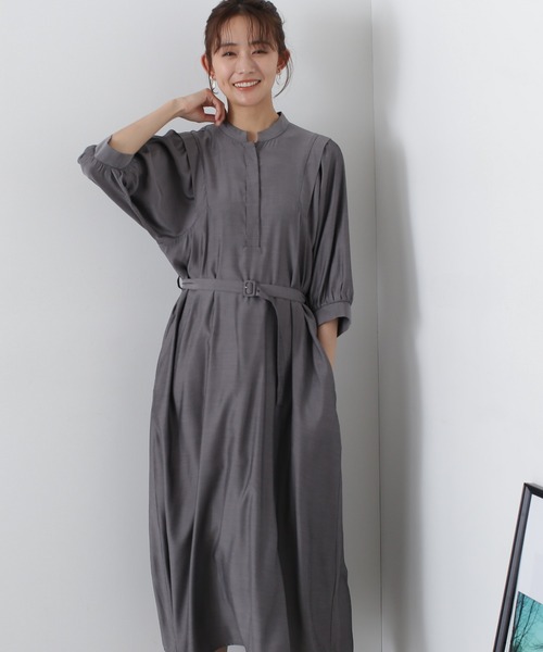 N.（N. Natural Beauty Basic）（エヌエヌナチュラルビューティーベーシック）の「◆マットサテンボリュームスリーブワンピース（ワンピース・レディース・ブルー/チャコールグレー/ベージュ・MEDIUM）」の2枚目の写真