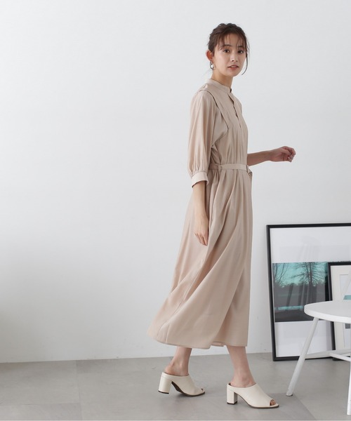 N.（N. Natural Beauty Basic）（エヌエヌナチュラルビューティーベーシック）の「◆マットサテンボリュームスリーブワンピース（ワンピース・レディース・ブルー/チャコールグレー/ベージュ・MEDIUM）」の8枚目の写真