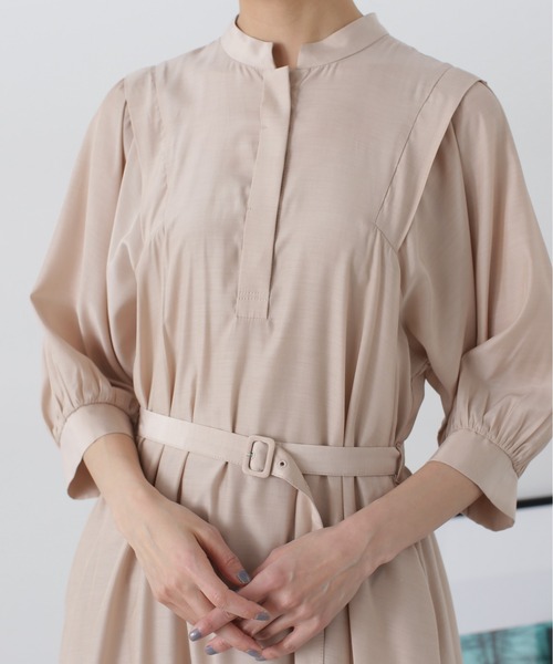 N.（N. Natural Beauty Basic）（エヌエヌナチュラルビューティーベーシック）の「◆マットサテンボリュームスリーブワンピース（ワンピース・レディース・ブルー/チャコールグレー/ベージュ・MEDIUM）」の13枚目の写真