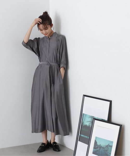 N.（N. Natural Beauty Basic）（エヌエヌナチュラルビューティーベーシック）の「◆マットサテンボリュームスリーブワンピース（ワンピース・レディース・ブルー/チャコールグレー/ベージュ・MEDIUM）」の4枚目の写真