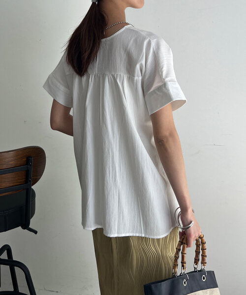 Chez toi（シェトワ）の「ウエストタックペプラムブラウス（シャツ/ブラウス・レディース・ピンク/ブラック/サックスブルー/オフホワイト・FREE）」の12枚目の写真