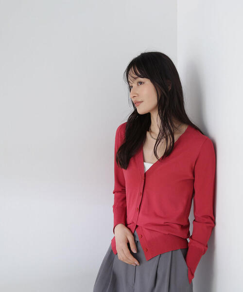 NATURAL BEAUTY BASIC(ナチュラルビューティーベーシック)の「◇レーヨンナイロンシリーズ Vネックコンパクトカーディガン(カーディガン/ボレロ・レディース・ブラック/オフホワイト/ダークブルー/レッド・FREE)」の21枚目の写真