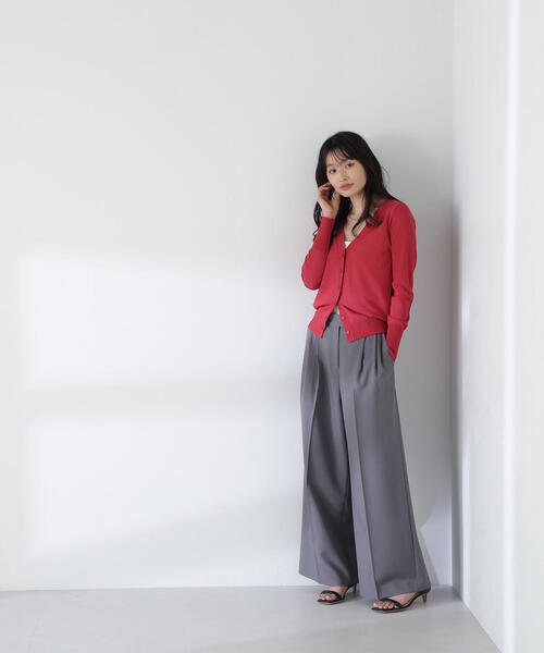 NATURAL BEAUTY BASIC(ナチュラルビューティーベーシック)の「◇レーヨンナイロンシリーズ Vネックコンパクトカーディガン(カーディガン/ボレロ・レディース・ブラック/オフホワイト/ダークブルー/レッド・FREE)」の6枚目の写真