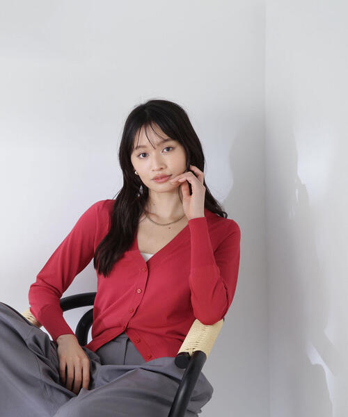 NATURAL BEAUTY BASIC(ナチュラルビューティーベーシック)の「◇レーヨンナイロンシリーズ Vネックコンパクトカーディガン(カーディガン/ボレロ・レディース・ブラック/オフホワイト/ダークブルー/レッド・FREE)」の7枚目の写真