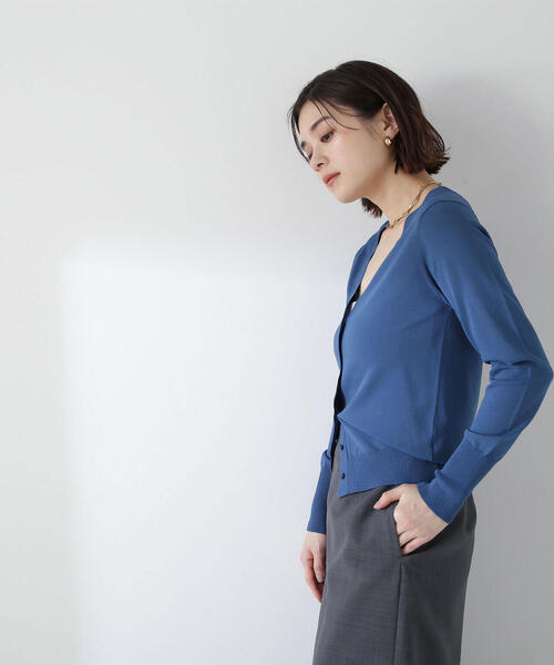 NATURAL BEAUTY BASIC(ナチュラルビューティーベーシック)の「◇レーヨンナイロンシリーズ Vネックコンパクトカーディガン(カーディガン/ボレロ・レディース・ブラック/オフホワイト/ダークブルー/レッド・FREE)」の14枚目の写真