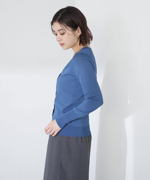 NATURAL BEAUTY BASIC(ナチュラルビューティーベーシック)の「◇レーヨンナイロンシリーズ Vネックコンパクトカーディガン(カーディガン/ボレロ・レディース・ブラック/オフホワイト/ダークブルー/レッド・FREE)」の16枚目の写真