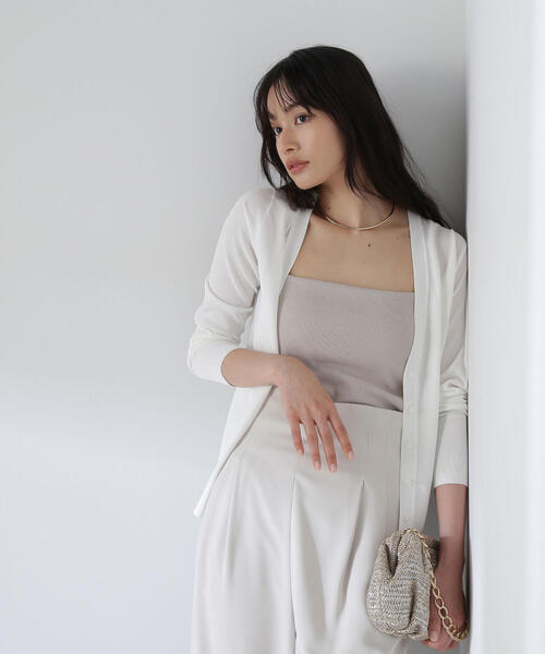 NATURAL BEAUTY BASIC(ナチュラルビューティーベーシック)の「◇レーヨンナイロンシリーズ Vネックコンパクトカーディガン(カーディガン/ボレロ・レディース・ブラック/オフホワイト/ダークブルー/レッド・FREE)」の1枚目の写真