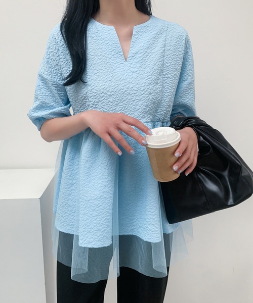 ABITOKYO(アビトーキョー)の「チュールドッキング五分袖キーネックペプラムブラウス(シャツ/ブラウス・レディース・ホワイト/ブラック/モカ/ネイビー/サックスブルー/グリーン・M/L)」の2枚目の写真
