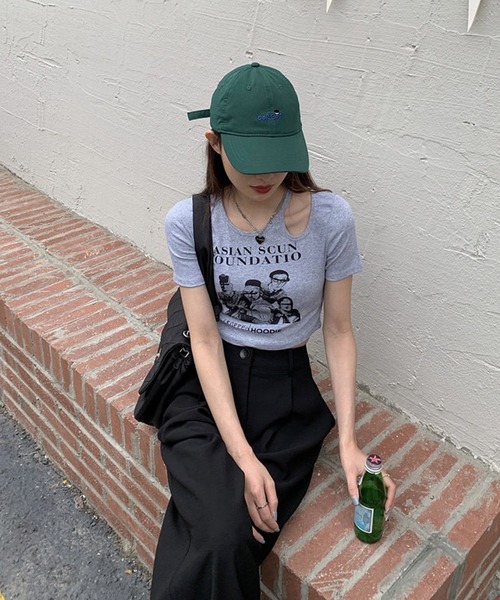 shopnikoniko(ショップニコニコ)の「クロップド丈 ショルダーカットアウト Tシャツ ショート丈 小さめ チビT 半袖(Tシャツ/カットソー・レディース・ホワイト/ブラウン/グレー/ブラック・フリー)」の9枚目の写真