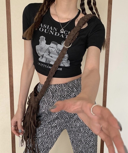 shopnikoniko(ショップニコニコ)の「クロップド丈 ショルダーカットアウト Tシャツ ショート丈 小さめ チビT 半袖(Tシャツ/カットソー・レディース・ホワイト/ブラウン/グレー/ブラック・フリー)」の19枚目の写真
