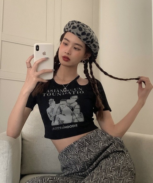 shopnikoniko(ショップニコニコ)の「クロップド丈 ショルダーカットアウト Tシャツ ショート丈 小さめ チビT 半袖(Tシャツ/カットソー・レディース・ホワイト/ブラウン/グレー/ブラック・フリー)」の5枚目の写真