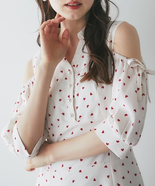 tocco closet(トッコ クローゼット)の「【ZOZO限定】ハート柄オープンショルダーバックレースアップワンピース(ワンピース・レディース・ブラック/オフホワイト/ピンク・M)」の11枚目の写真