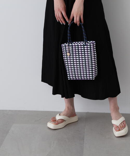 N.(N. Natural Beauty Basic)(エヌエヌナチュラルビューティーベーシック)の「プラカゴバッグ(トートバッグ・レディース・ブラック/イエロー・フリ-)」の3枚目の写真